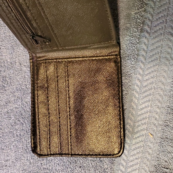 Guns and Roses Wallet - Picture 4 of 4